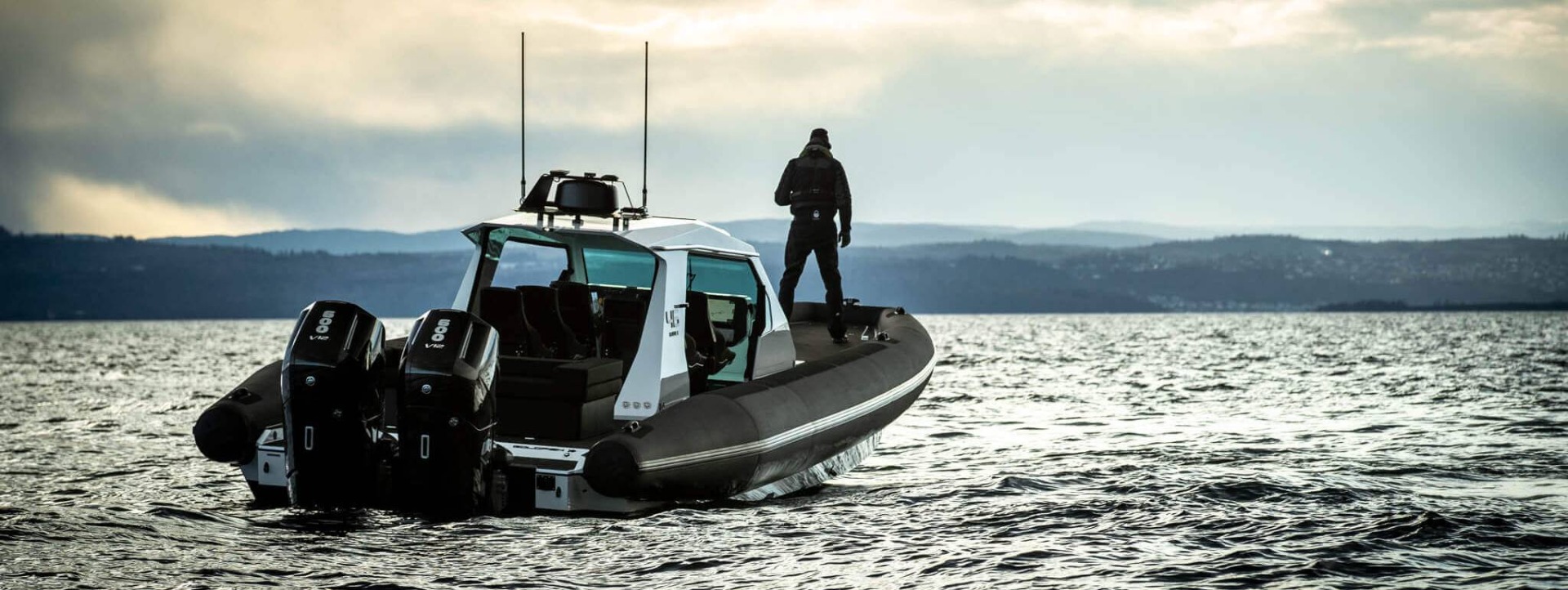 Goldfish_46_Bullet_Mercury_V12_600HP_AU3I3171_1_1_